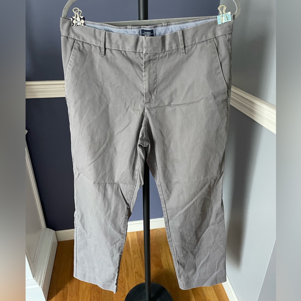 Gap grey khaki pants straight fit size 33x30